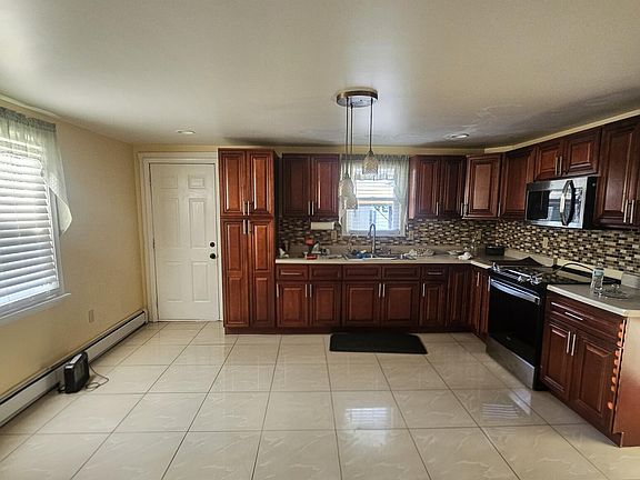 3rd image of 13 E Clay Ave