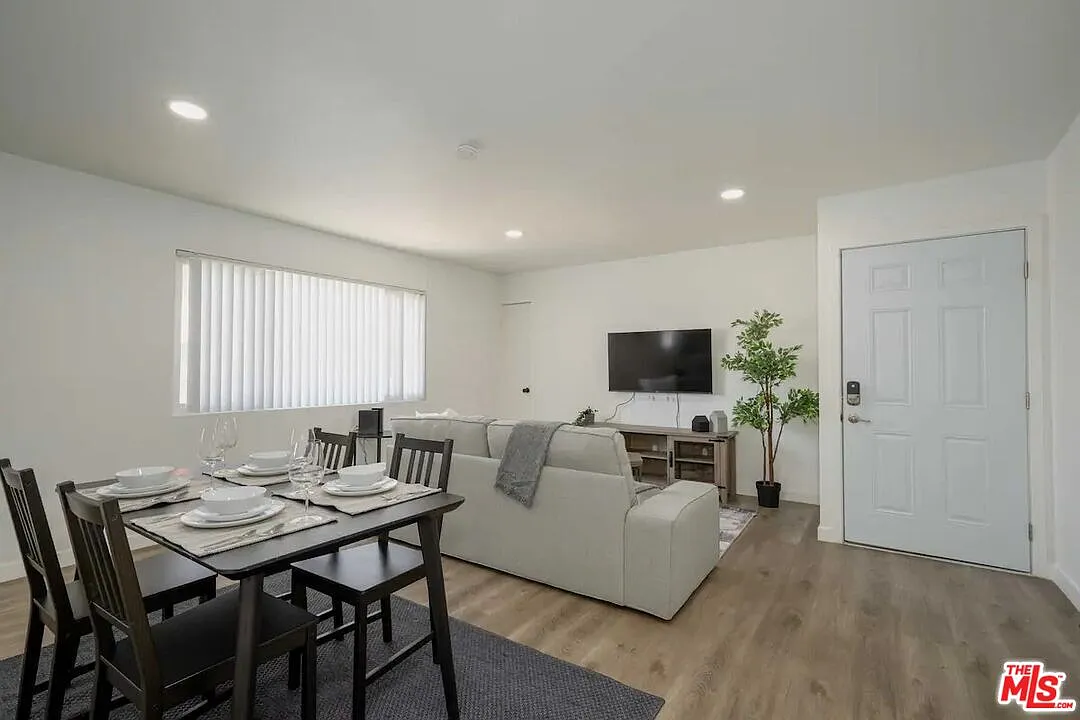 3 bed, 1.0 bath, 1028 sqft, $3,600 — Photo 1