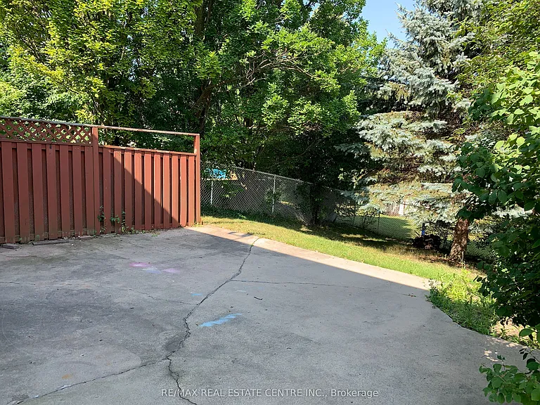 14 Sandsprings Cres — Photo 32
