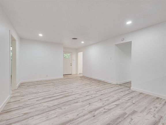 4th image of 6401 Normandy Rd