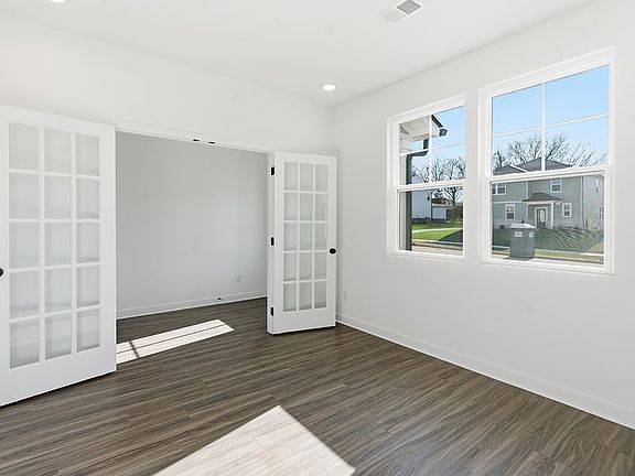 5th image of 807 Averitt Ln