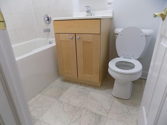 5th image of 7009 N Wolcott Ave #1