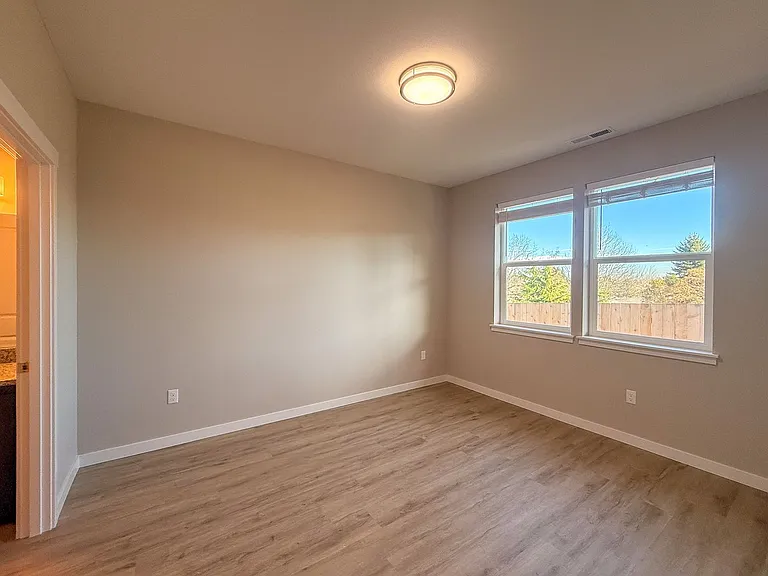 5534-5564 Skyline Rd S — Photo 63