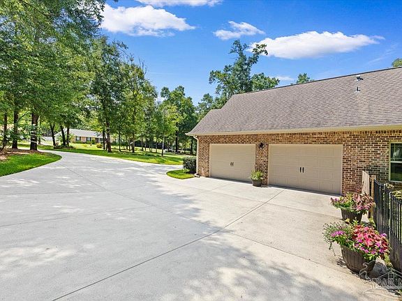 3rd image of 5224 Emerald Dr