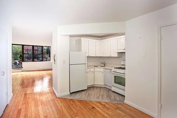 Rented by Halstead Real Estate | media 13