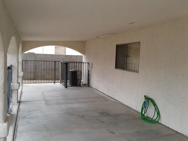 2569 E Windsor Castle Ln — Photo 17