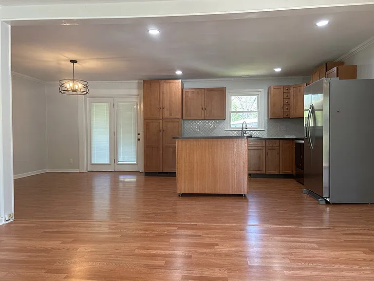 104 Elizabeth Dr — Photo 4