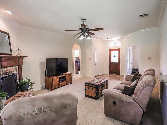 4th image of 907 Oakmont Dr