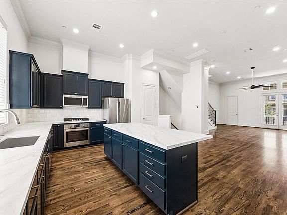 4th image of 2733 Cortlandt St
