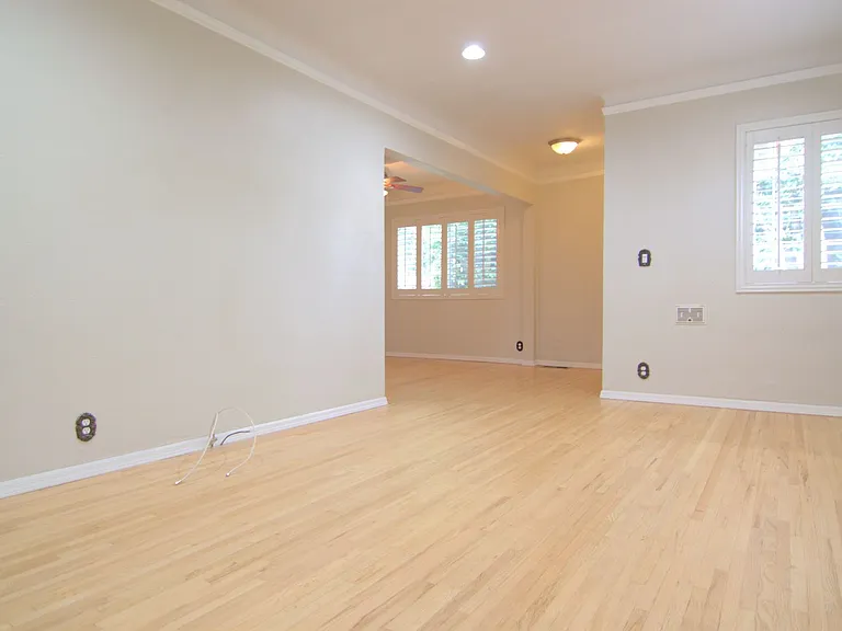 1440 N Pass Ave — Photo 3