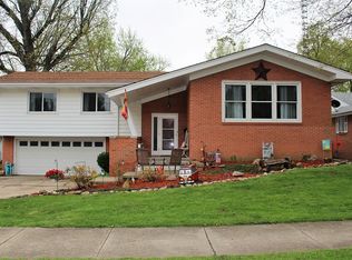 810 W Main St, Clinton, IL 61727