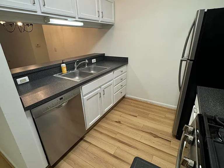 2688 S Knightsbridge Cir — Photo 3