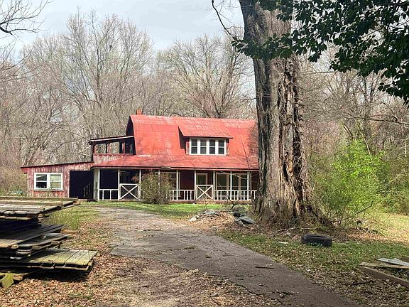 3rd image of 890 Craft Rd