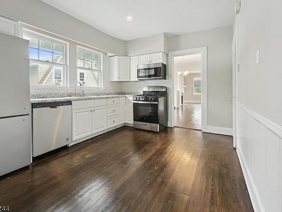 5th image of 87 Personette Ave Floor 2