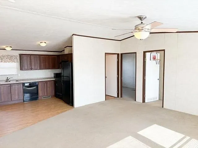 132 Railroad Ave — Photo 4