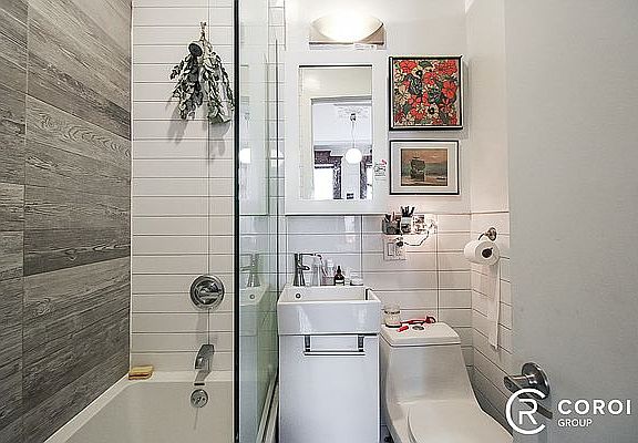 4th image of 261 Jefferson Ave APT 3