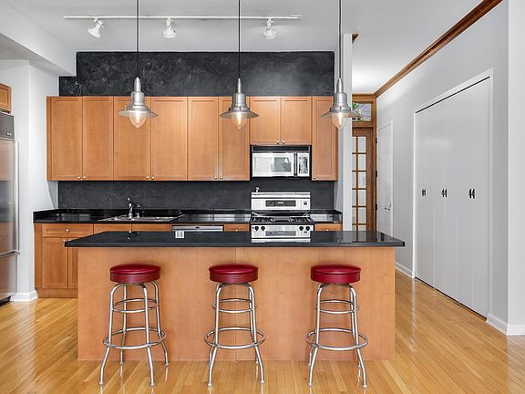 4th image of 252 7th Ave APT 11O