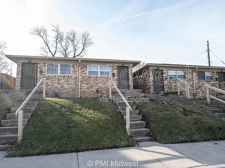 823 Iowa St — Photo 1