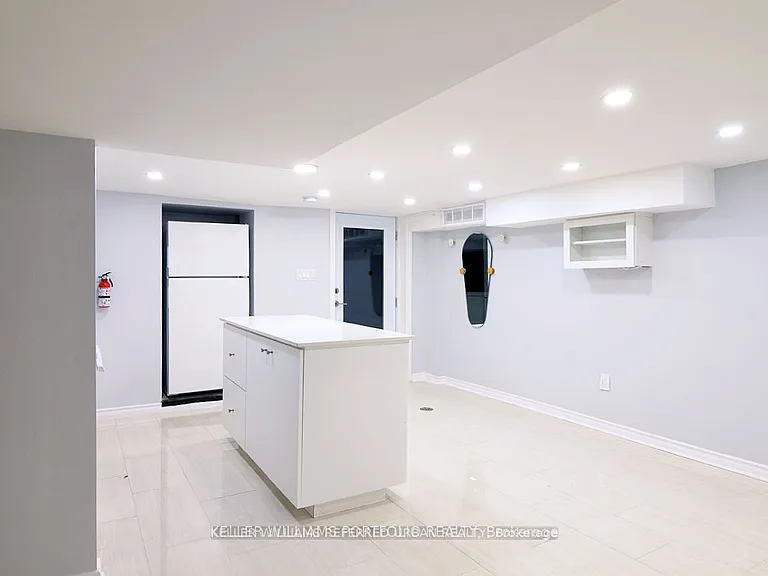 431 Kingston Rd #LOWER — Photo 8