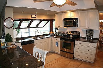 Renovated Kitchen w/bar