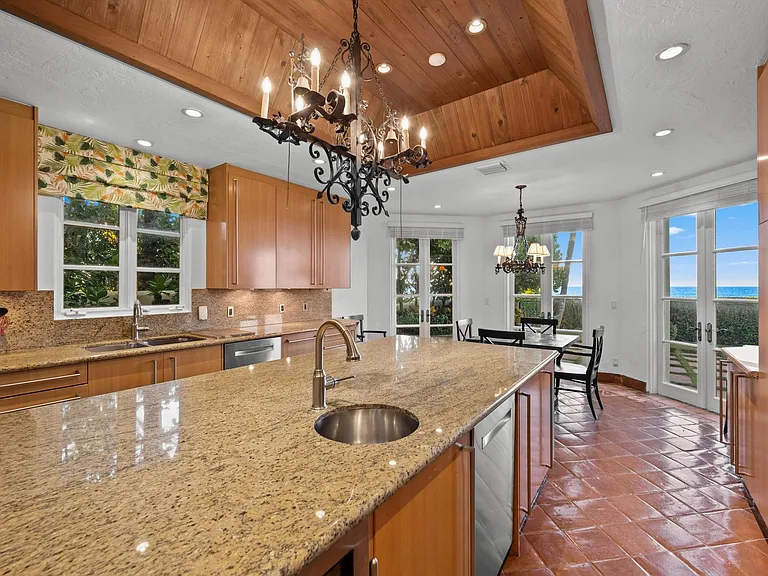 240 N Ocean Blvd — Photo 15