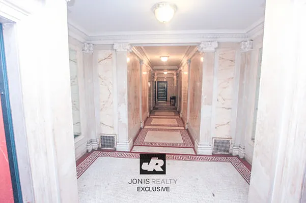Rented by Jonis Realty | media 8