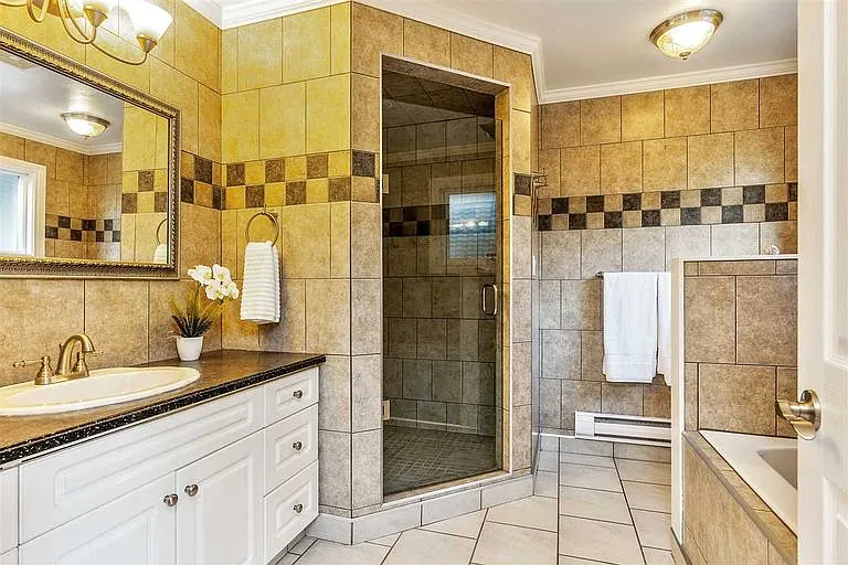 4 bed, 2.5 bath, 3960 sqft, $3,980 — Photo 4