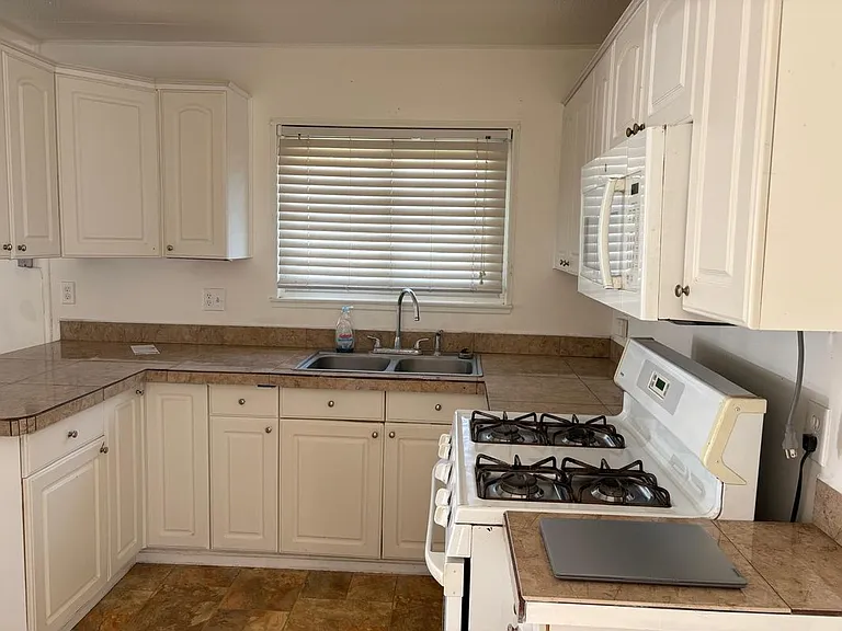 337 W Hamilton Ave — Photo 4
