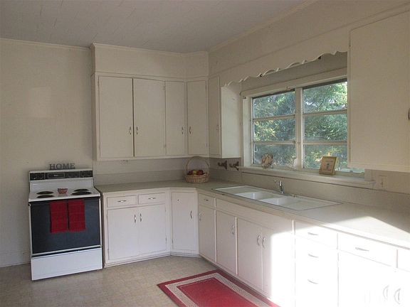3rd image of 303 N Fisher St