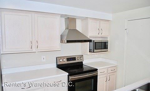 3rd image of 4379 Pembrook Village Dr #71