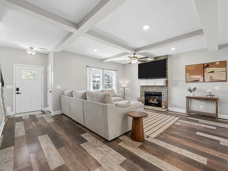 1147 Eagles View Dr — Photo 6