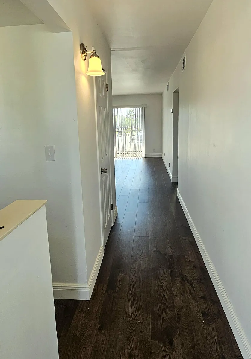 Building Photo - 1501 Crescent Cir #E47