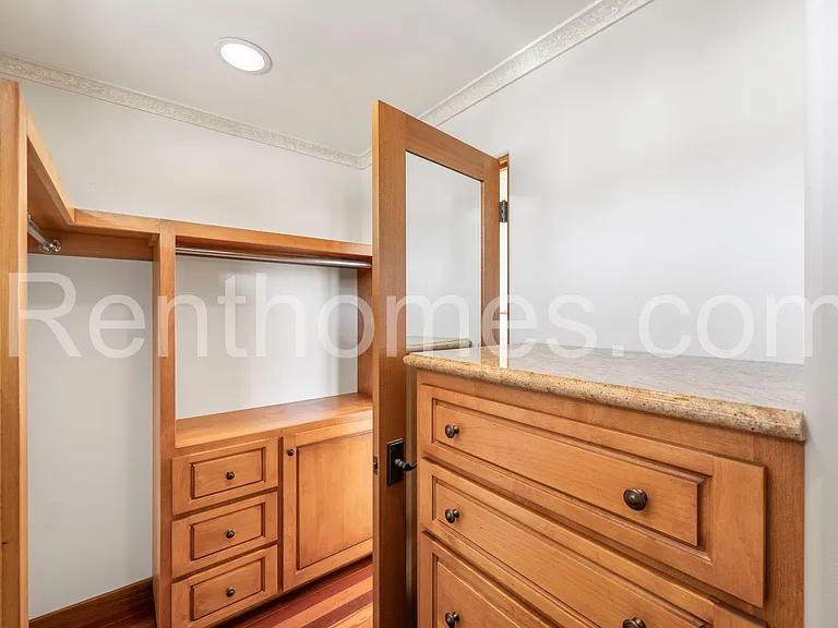 2940 Columbia St — Photo 50