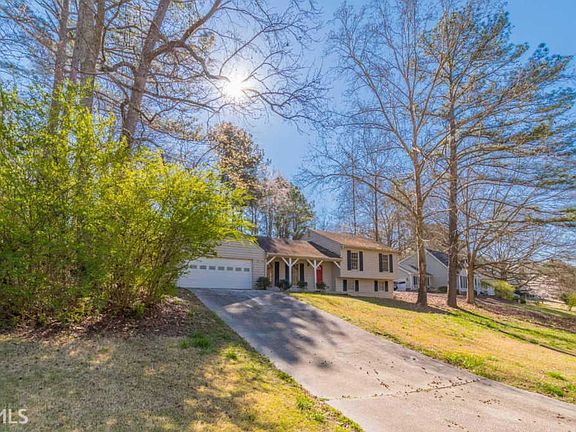 3rd image of 2864 Creekwood Dr