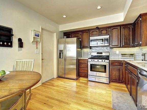 4th image of 2714 Lakewood Pl
