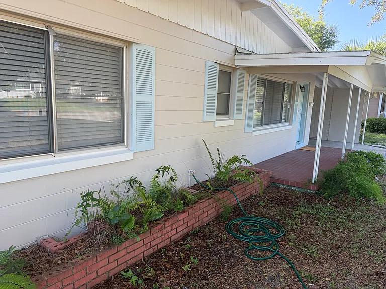 530 Byron Rd — Photo 2