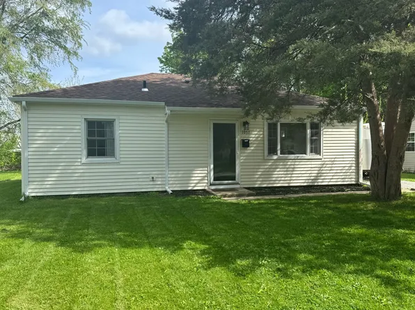 1057 Eastview Dr, Rantoul, IL 61866