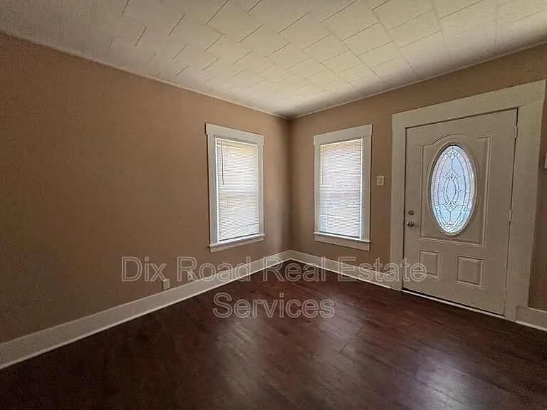 123 N Miami St — Photo 5