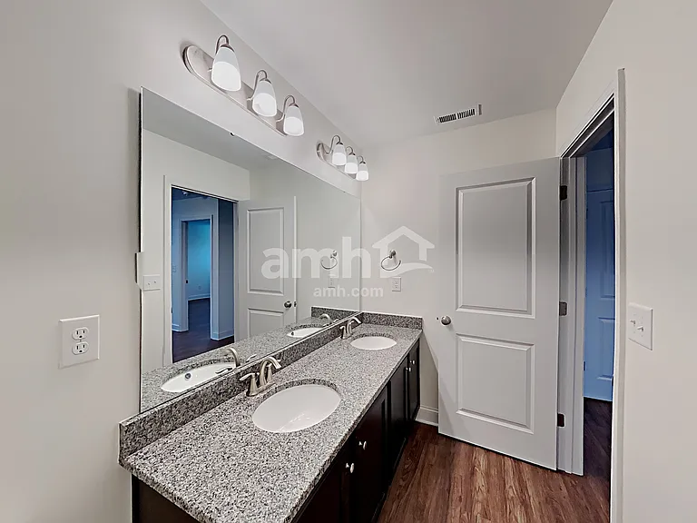 2128 Laurel Village Cir — Photo 17