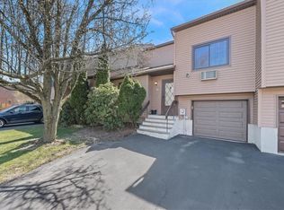 9 Tamarack Cir, Fishkill, NY 12524