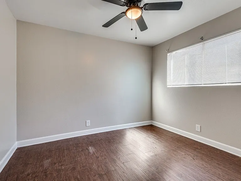 4915 Reiger Ave — Photo 7