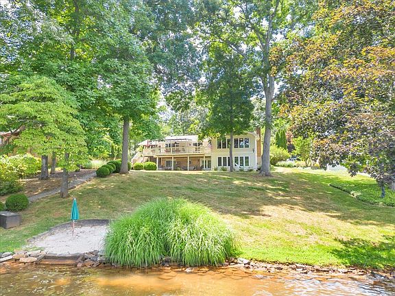 4th image of 1110 Parkside Dr