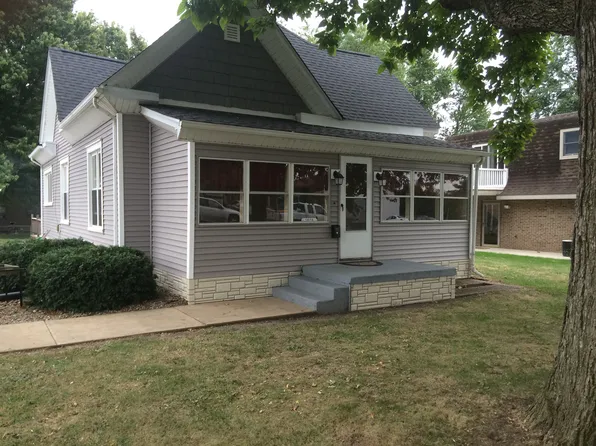 1028 S Main St, Sullivan, IL 61951