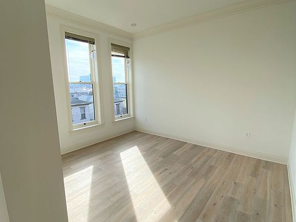 3rd image of 40 E Lincoln St #204