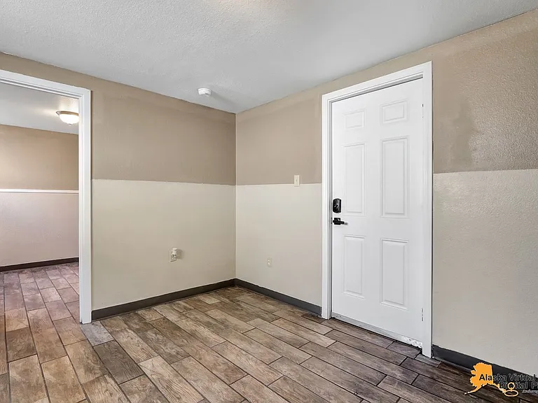1335 Hyder St — Photo 30
