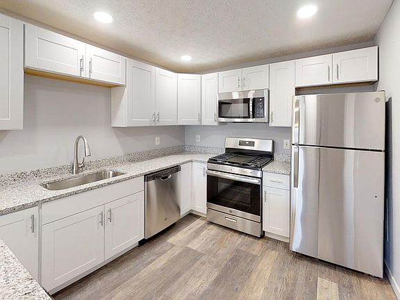 3rd image of 567-581 Riverview Dr