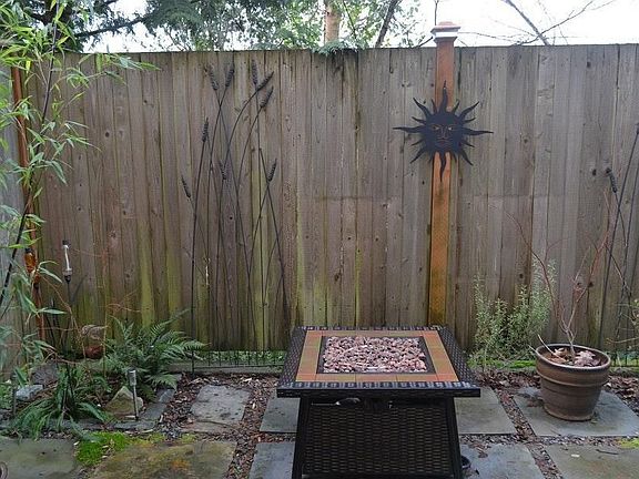 3rd image of 12546A 35th Ave NE