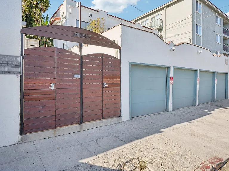 251 Rosemont Ave #1/2 — Photo 4