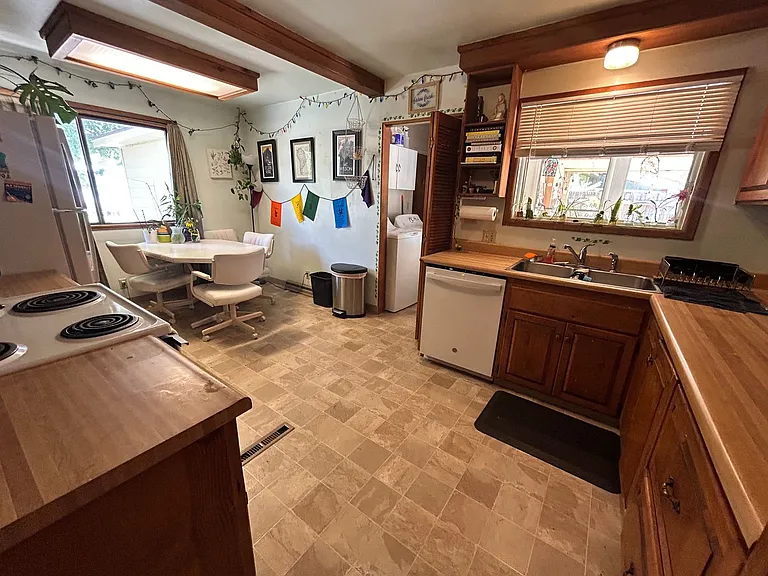 2409 Thomas Ave — Photo 8