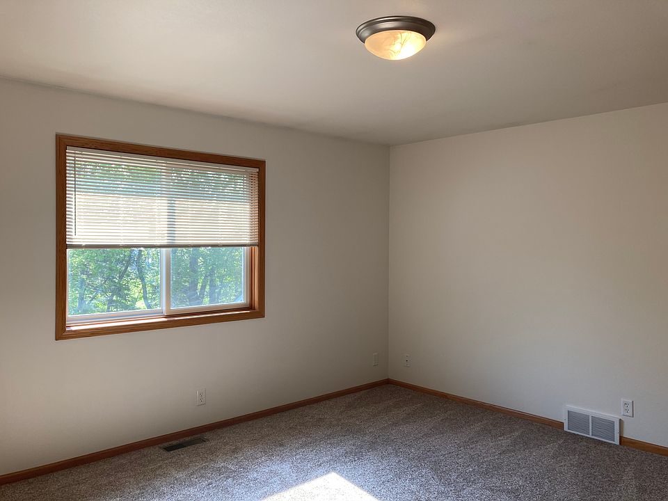1st image of 2462A Parkview Ln